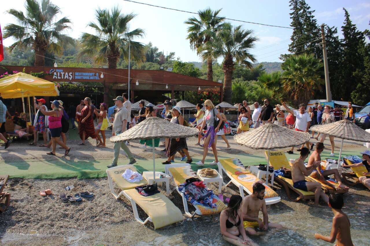 Muğla'da Akbük ve Datça Hayıtbükü'nde Ücret Tepkisi Büyüyor: Denize Girmenin Bedeli 1.500 TL'ye Kadar Çıkıyor 4